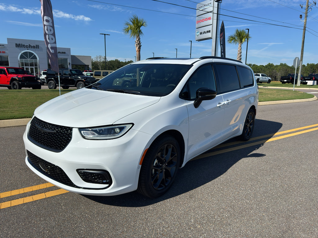 New 2026 Chrysler Pacifica Limited w/ S Appearance Package FWD image 3