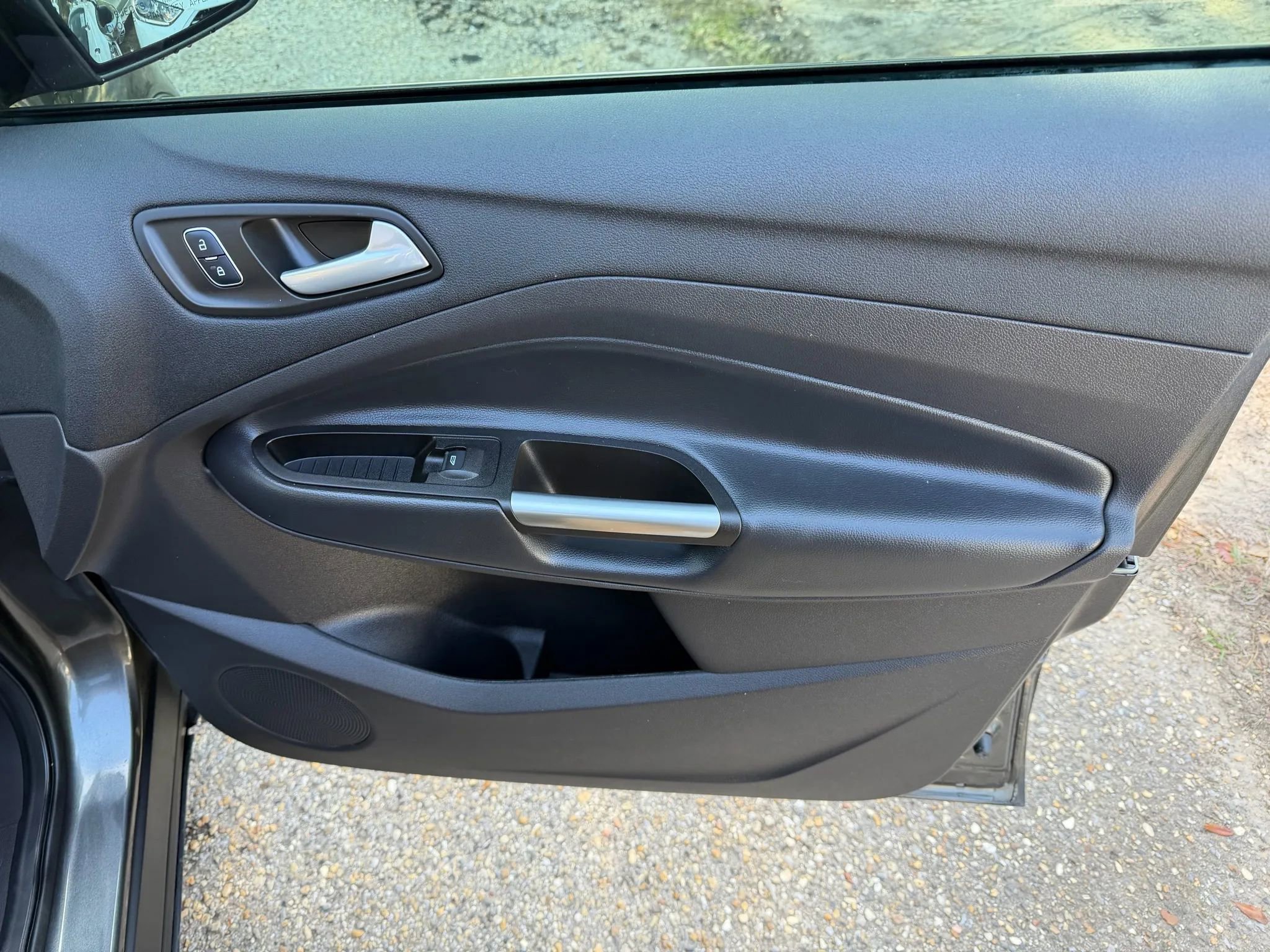 Used 2017 Ford Escape SE image 9