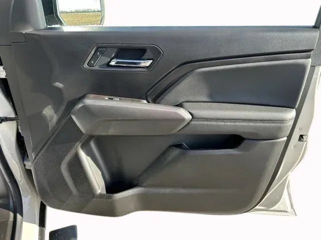 New 2026 GMC Canyon Elevation w/ LPO, Black Badging Package RWD image 17