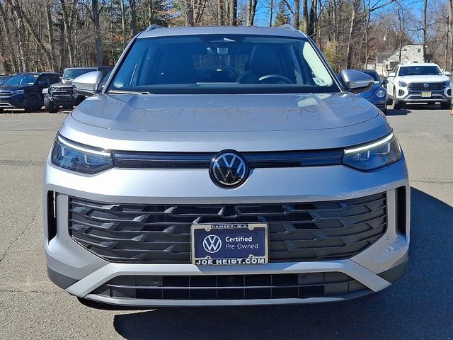 Certified 2025 Volkswagen Tiguan SE w/ Panoramic Sunroof Package AWD/4WD image 3