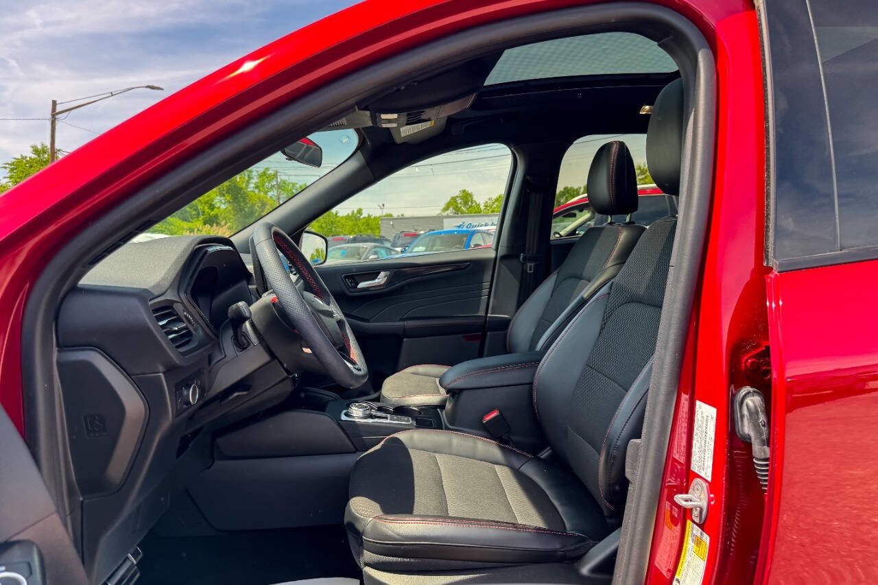 Used 2023 Ford Escape ST-Line w/ Tech Pack #1 AWD/4WD image 20