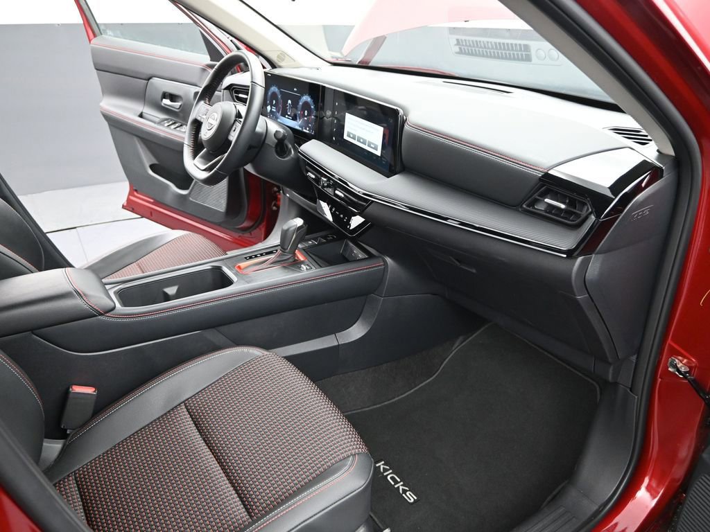 Used 2025 Nissan Kicks SR image 24