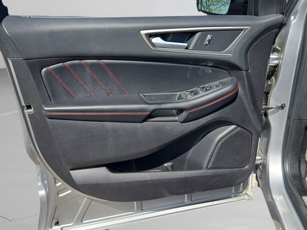 Used 2021 Ford Edge ST-Line image 12