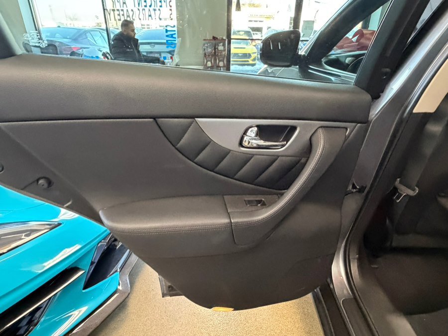 Used 2016 INFINITI QX70 2WD w/ Premium Package image 29