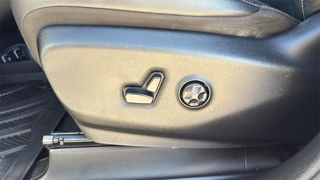 Used 2020 Chrysler Pacifica Touring-L Plus image 13