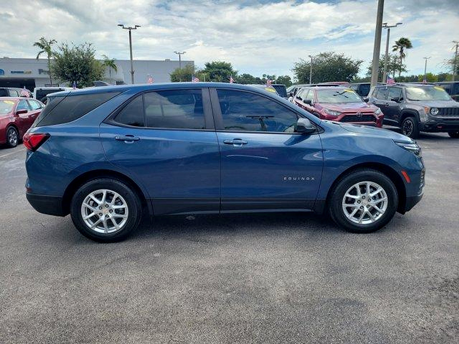 Used 2024 Chevrolet Equinox LS FWD image 8