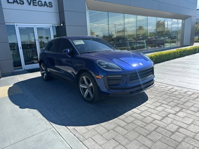 Used 2022 Porsche Macan AWD/4WD image 3