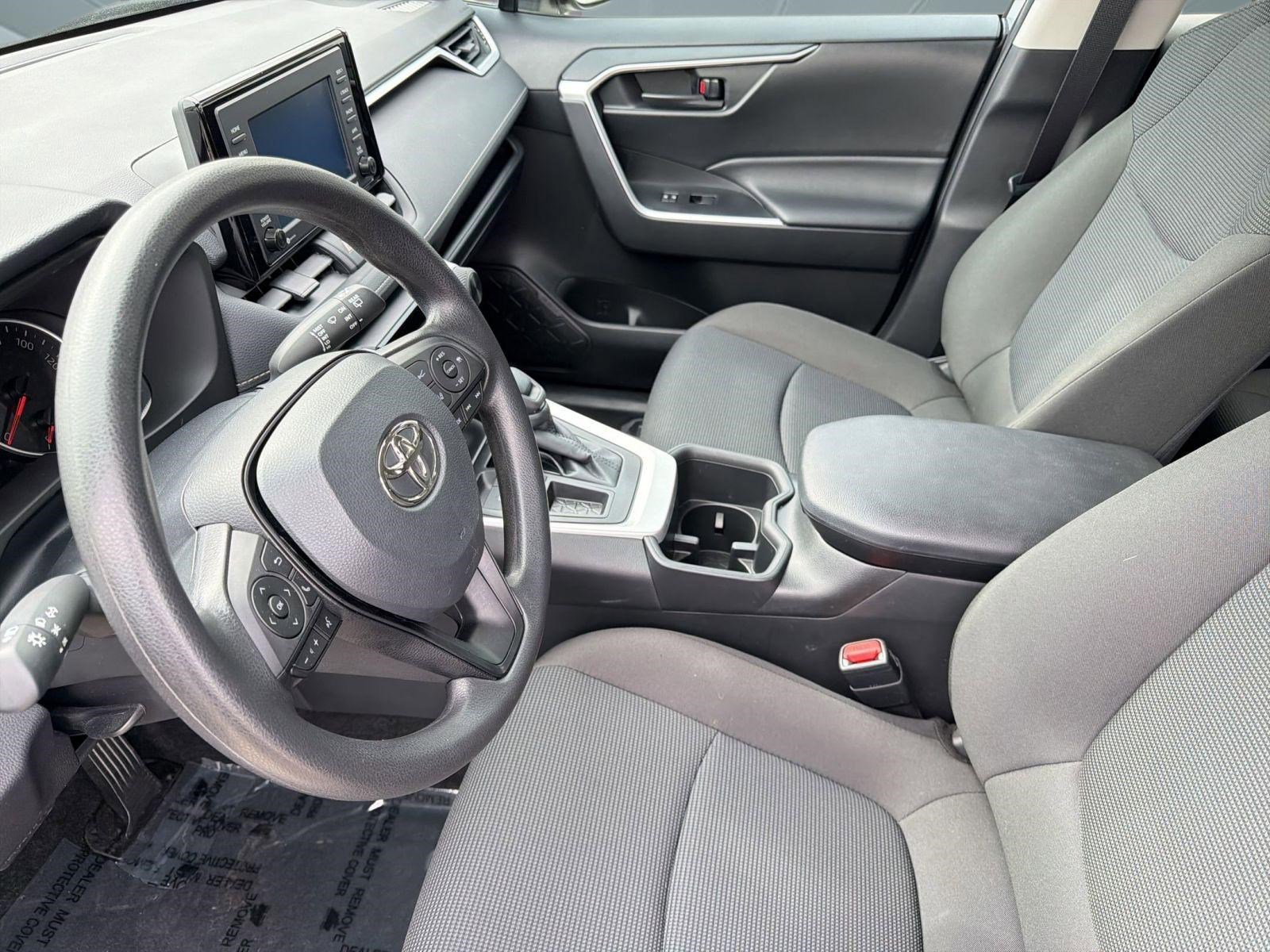 Used 2022 Toyota RAV4 LE image 4