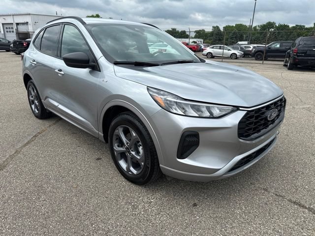 Used 2023 Ford Escape ST-Line w/ Tech Pack #1 AWD/4WD image 11
