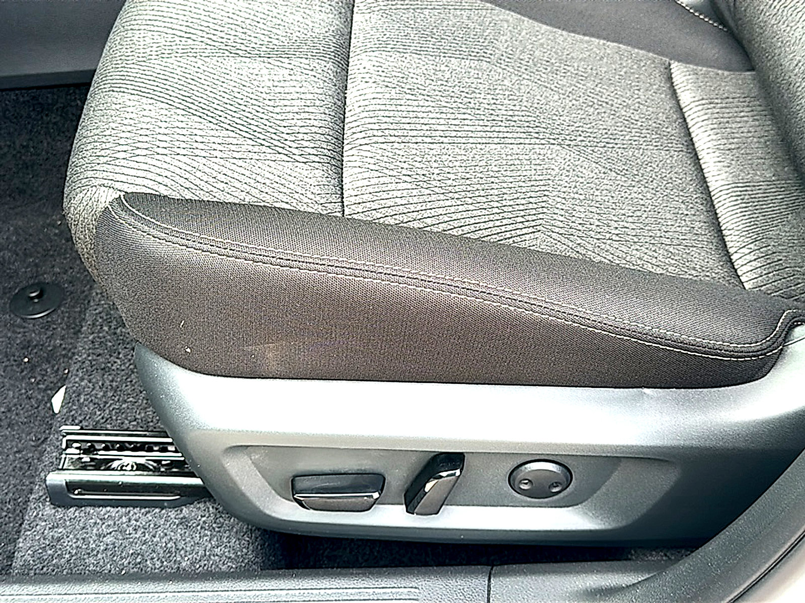 New 2026 Nissan Rogue SV FWD image 12