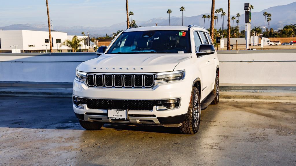 Used 2024 Jeep Wagoneer Series II w/ Flexible Seating Group image 4