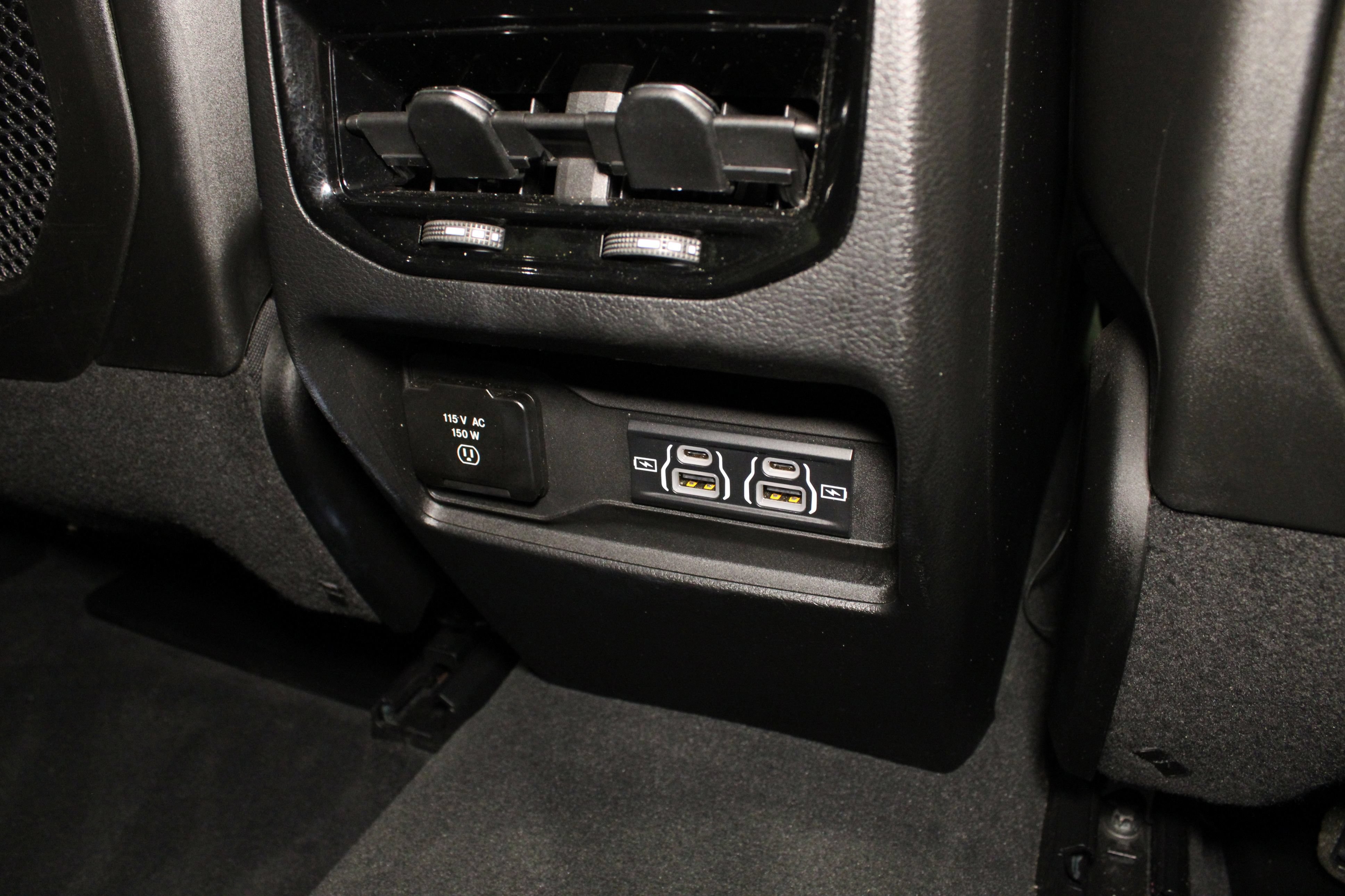 Used 2023 Jeep Grand Cherokee Altitude AWD/4WD image 16