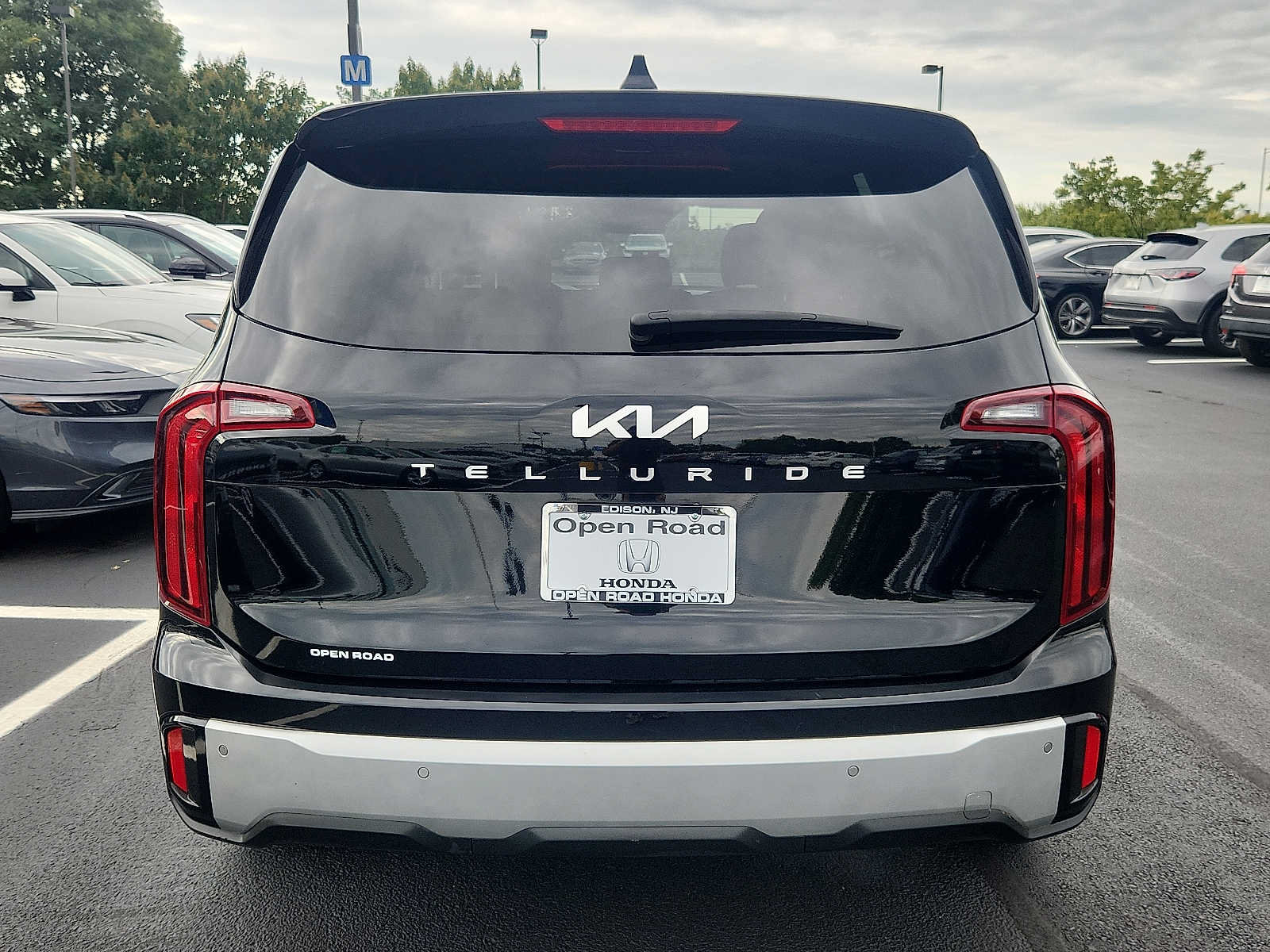 Used 2024 Kia Telluride LX FWD image 5