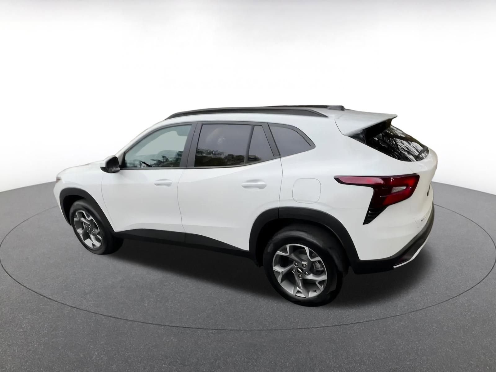 Used 2025 Chevrolet Trax LT image 10