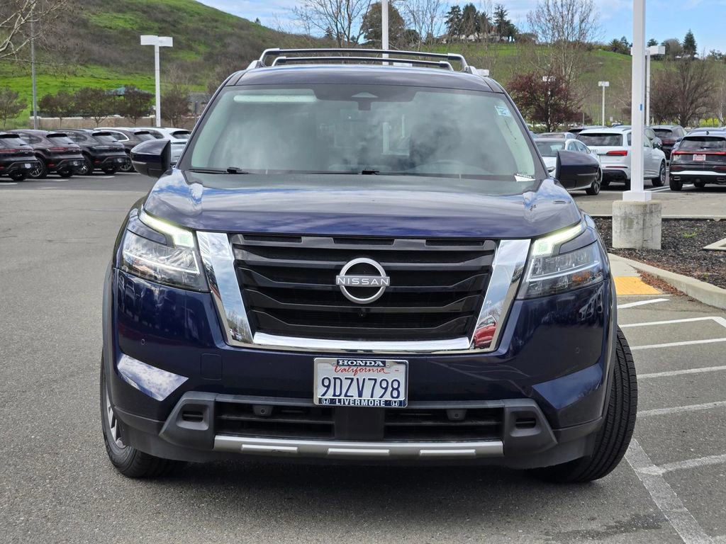 Used 2023 Nissan Pathfinder SL image 2