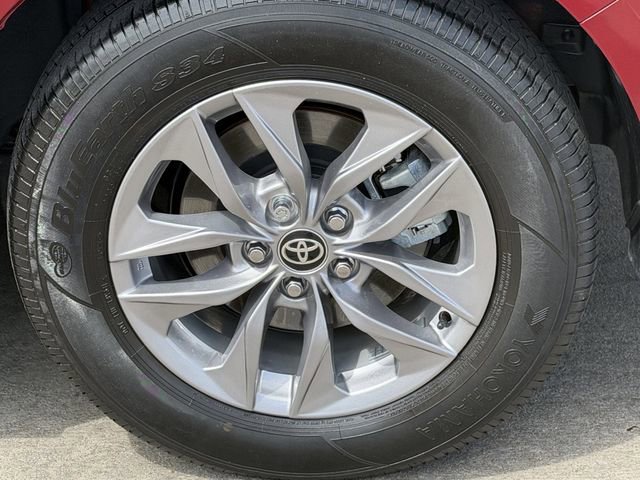 Used 2025 Toyota Sienna XLE w/ XLE Plus Package image 8