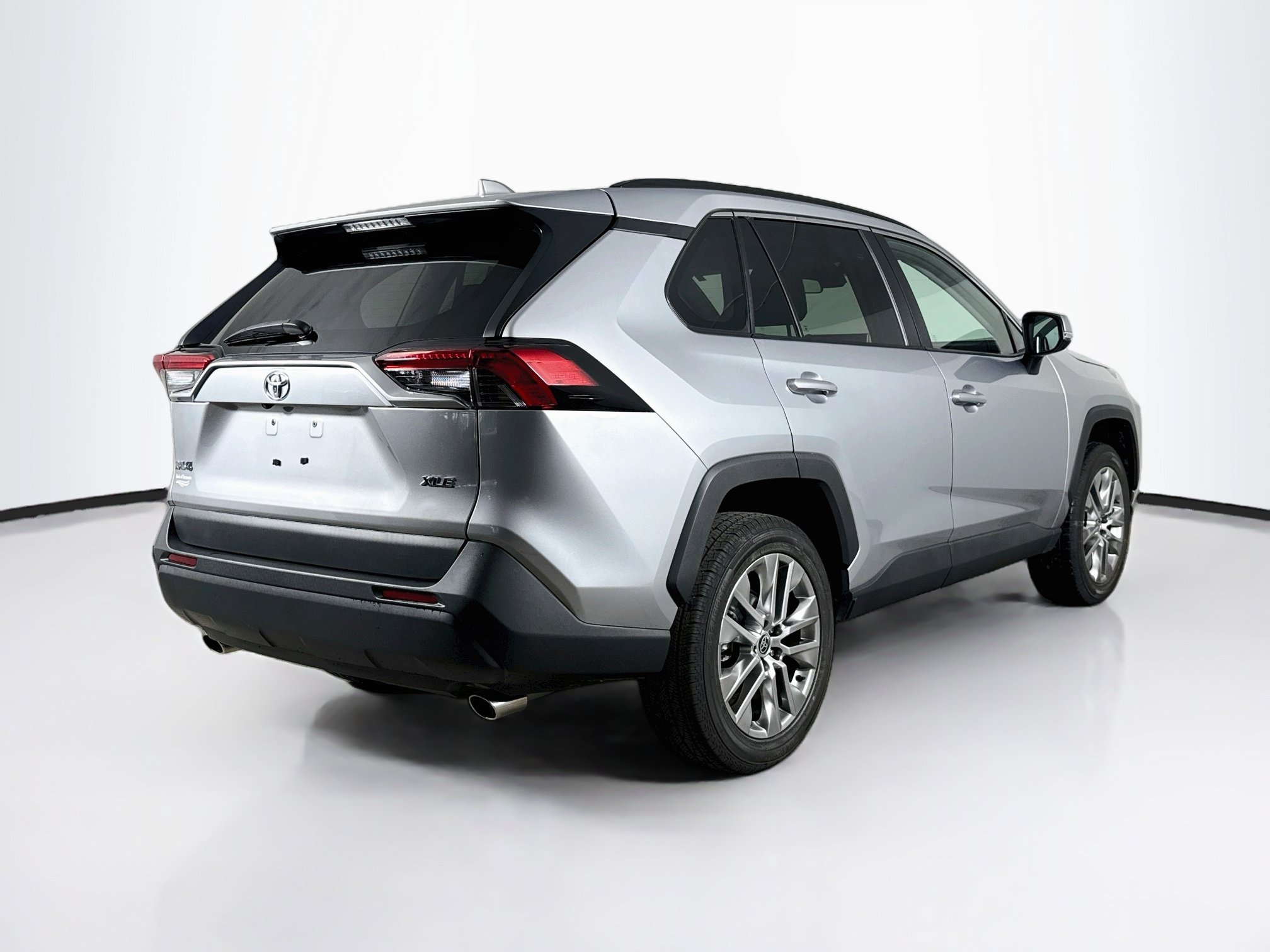 Used 2023 Toyota RAV4 XLE Premium FWD image 31