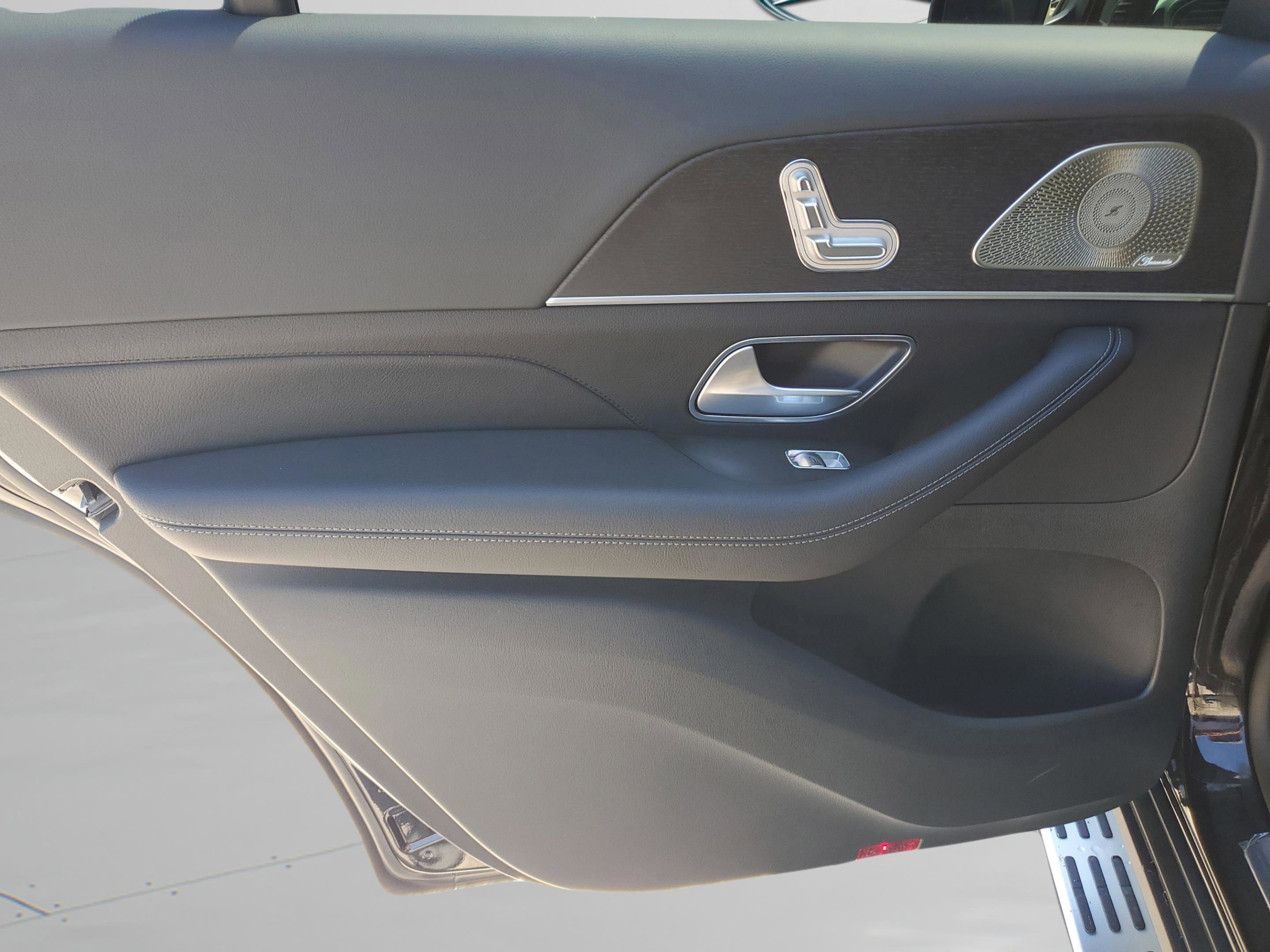 Used 2026 Mercedes-Benz GLS 450 4MATIC image 31