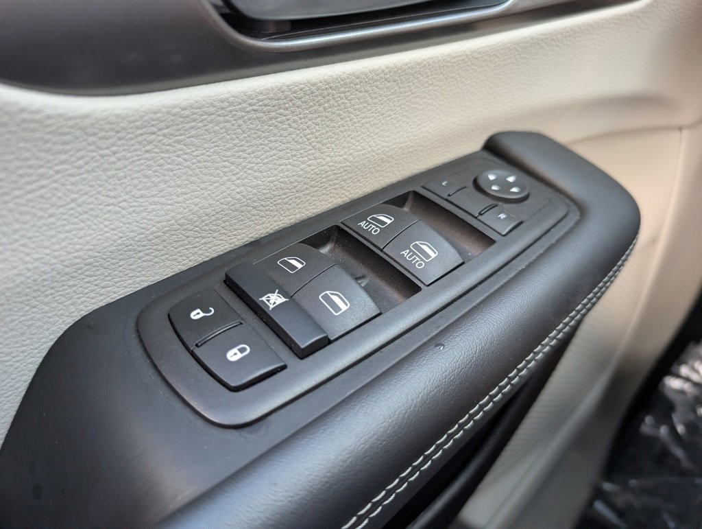 Used 2024 Chrysler Pacifica Touring-L w/ Road Tripper Package image 36