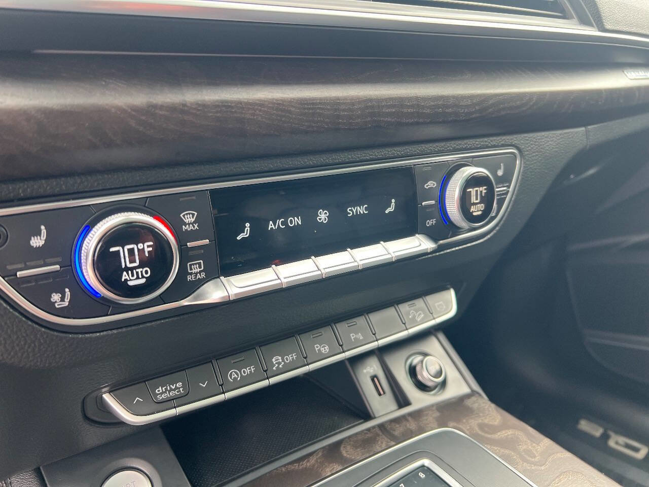 Used 2019 Audi Q5 Prestige w/ Prestige Package AWD/4WD image 11