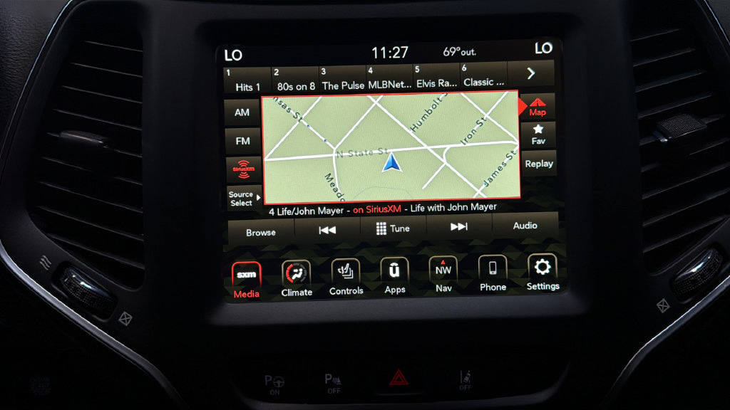 Used 2023 Jeep Cherokee Altitude Lux AWD/4WD image 31