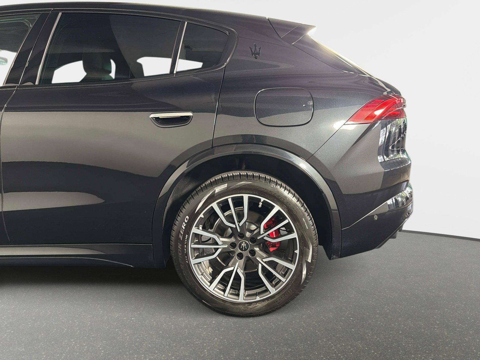 Used 2023 Maserati Grecale Modena AWD/4WD image 15