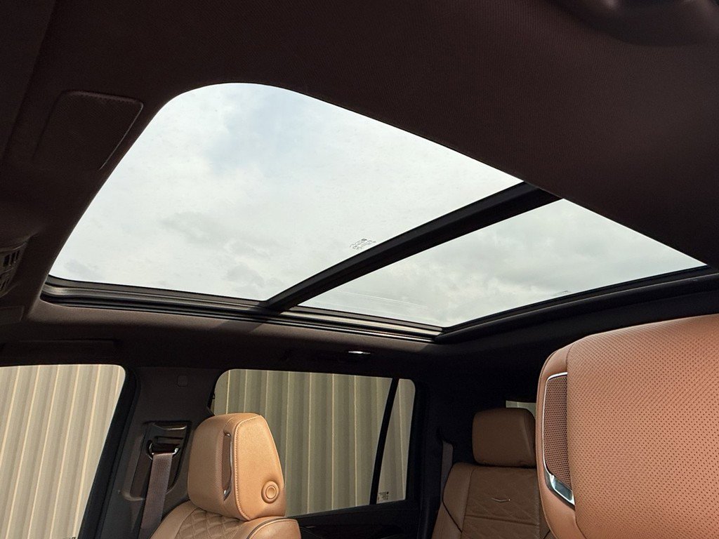 Used 2021 Cadillac Escalade ESV Premium Luxury w/ Driver Assist Tech Package image 4