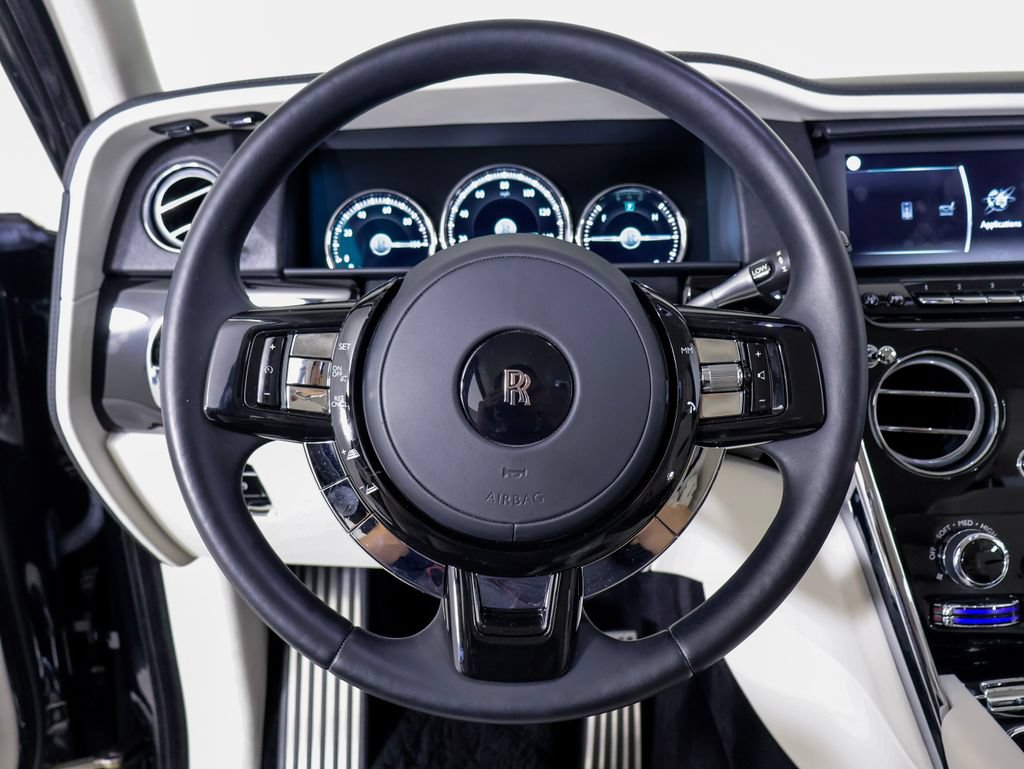 Used 2023 Rolls-Royce Cullinan w/ Technology Package AWD/4WD image 11