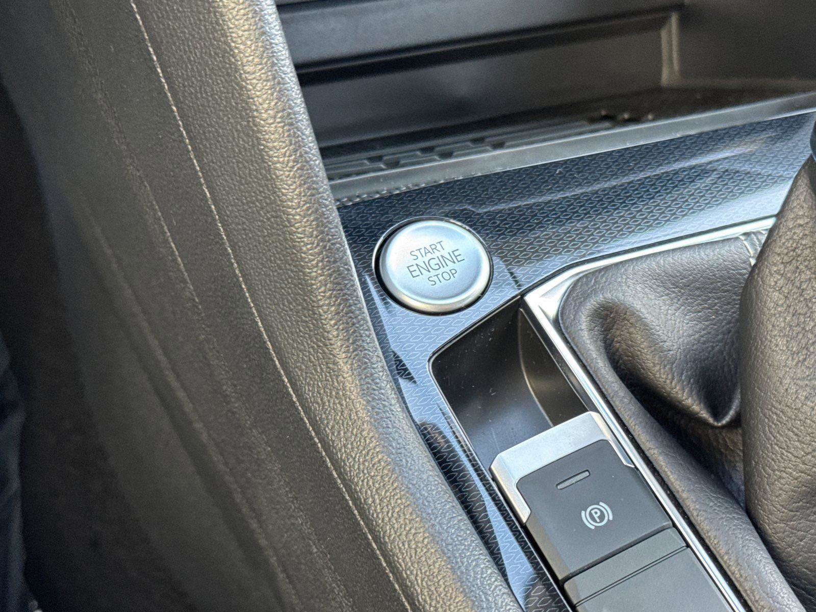 New 2026 Volkswagen Taos SEL image 21