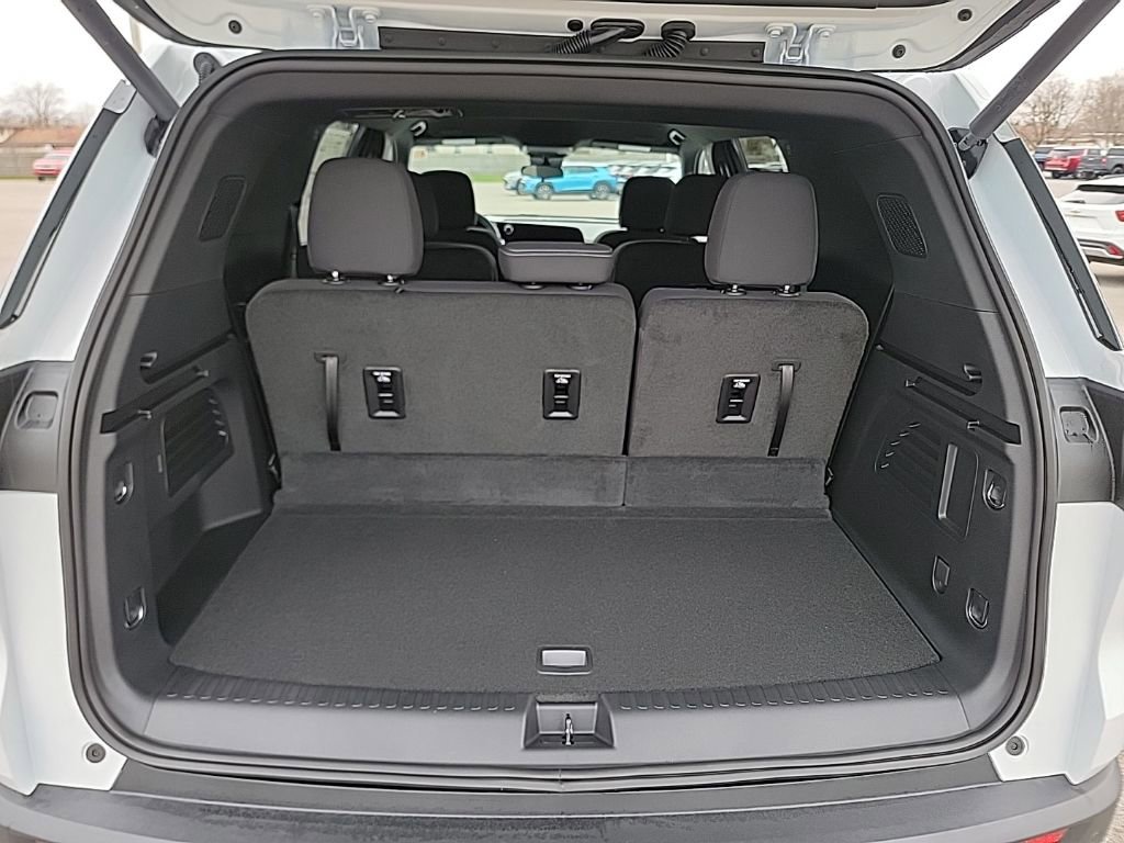 New 2026 Chevrolet Traverse LT w/ Midnight/Sport Edition AWD/4WD image 13
