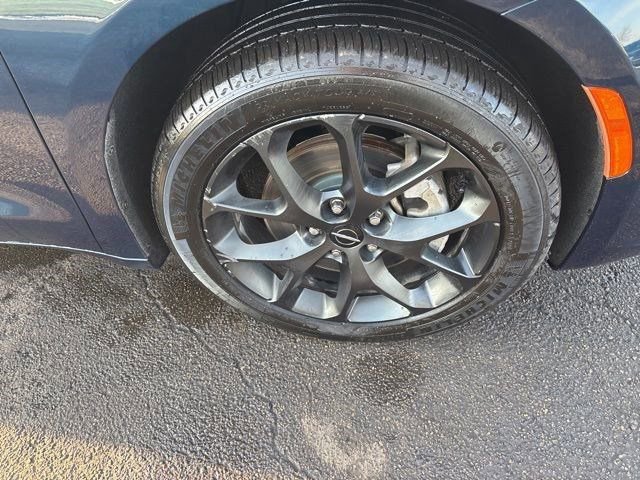 Used 2023 Chrysler Pacifica Limited w/ Uconnect Theater Family Group image 44