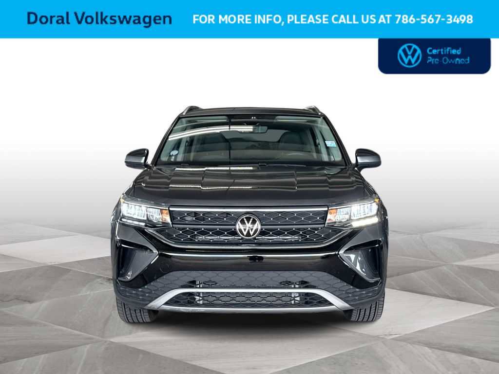 Certified 2024 Volkswagen Taos SE image 3