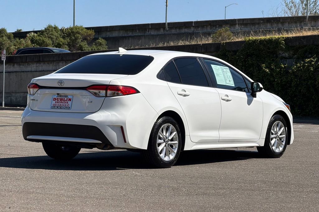 Used 2022 Toyota Corolla LE w/ LE Convenience Package FWD image 4