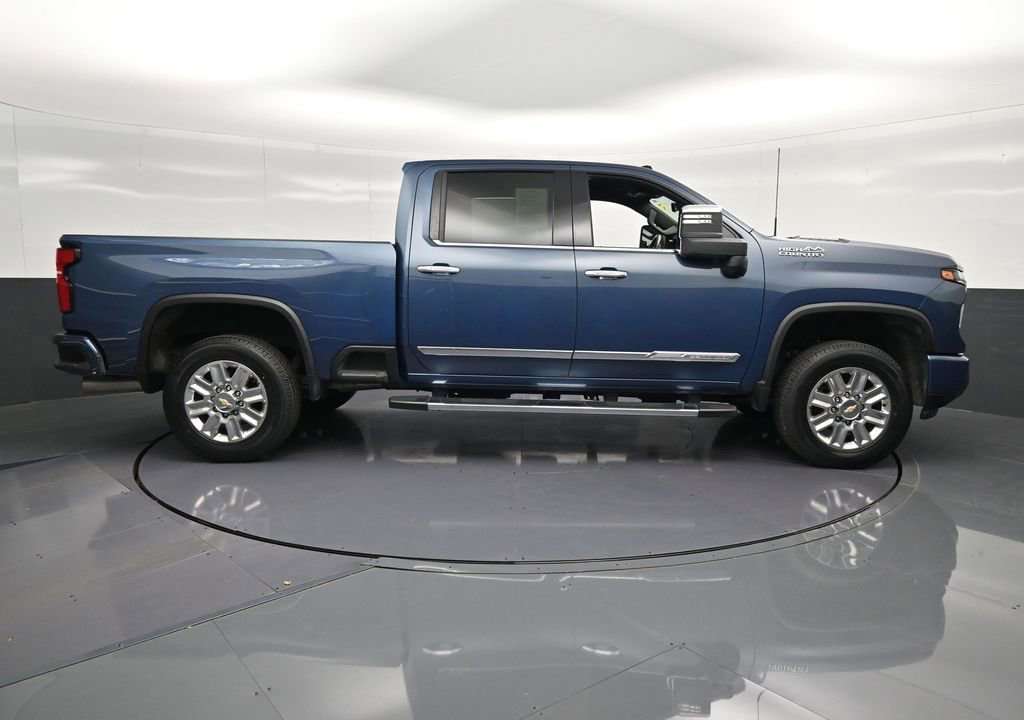 Used 2025 Chevrolet Silverado 2500 High Country w/ Technology Package AWD/4WD image 4