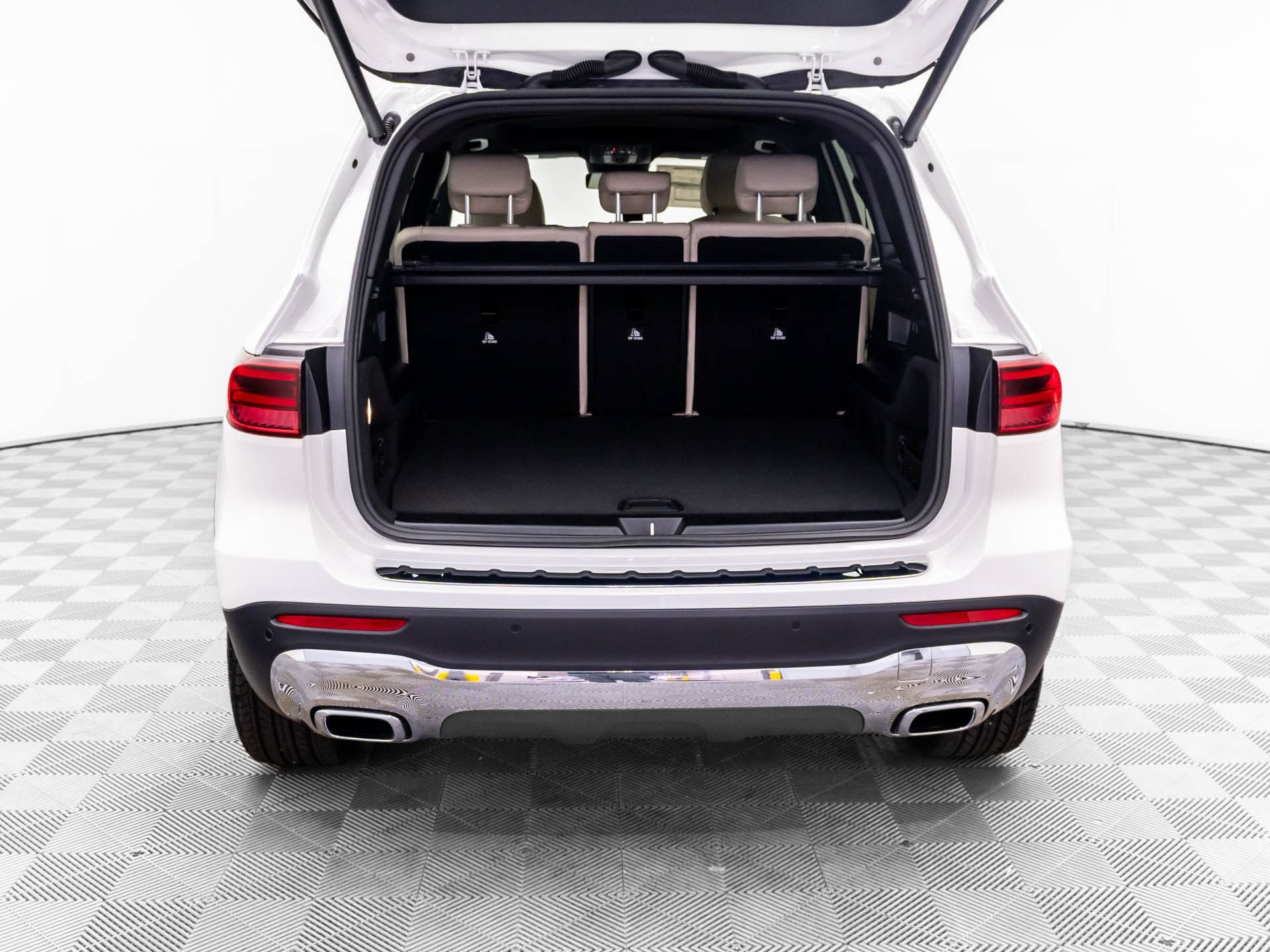 New 2026 Mercedes-Benz GLB 250 4MATIC image 33