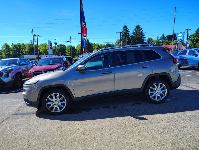 Used 2016 Jeep Cherokee Limited FWD image 8