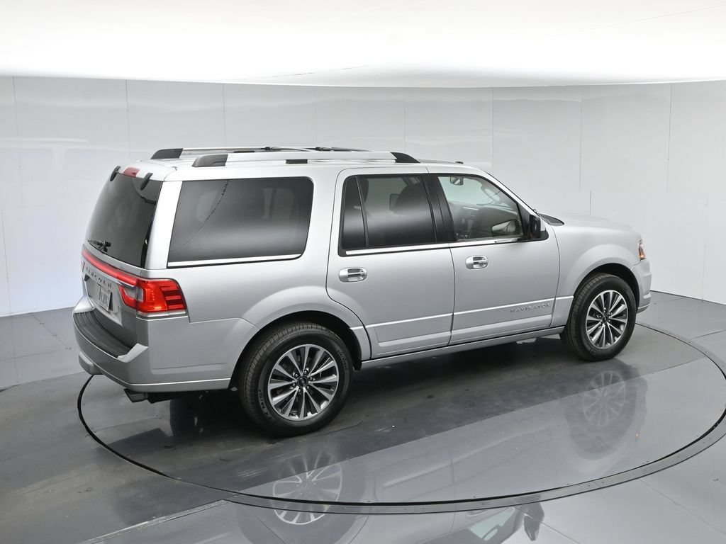 Used 2017 Lincoln Navigator Select RWD image 25