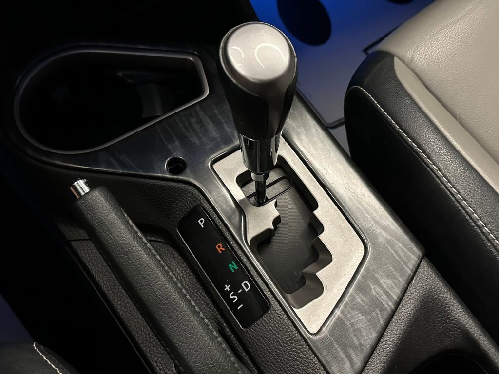 Used 2017 Toyota RAV4 Platinum image 16