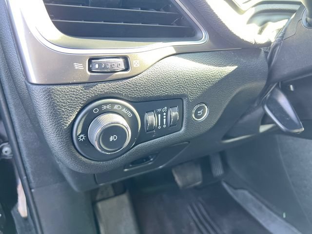 Used 2022 Jeep Cherokee Latitude Lux w/ Mopar Interior Package FWD image 11