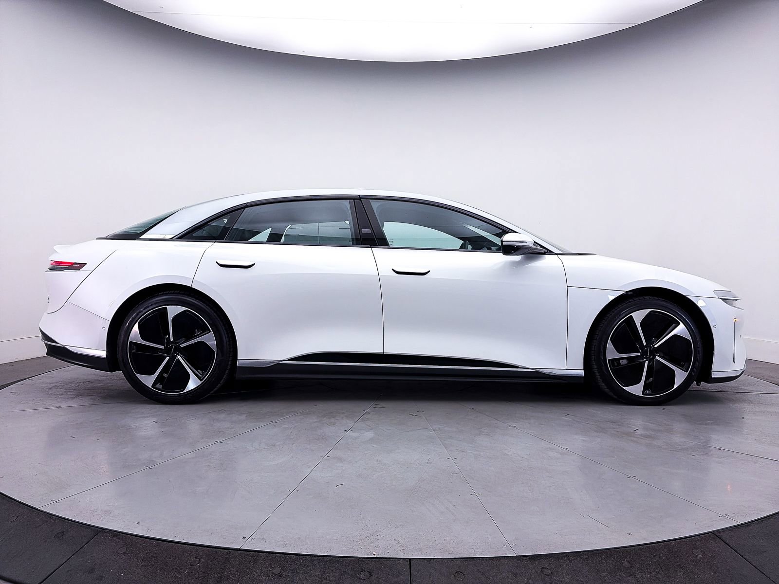Used 2023 Lucid Air Touring AWD/4WD image 40
