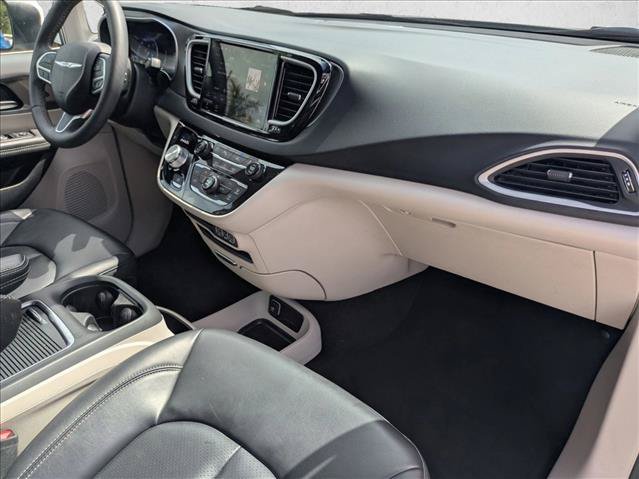 Used 2023 Chrysler Pacifica Touring-L FWD image 20