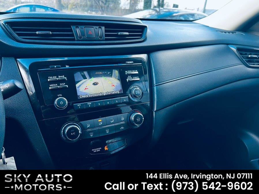 Used 2017 Nissan Rogue S AWD/4WD image 19