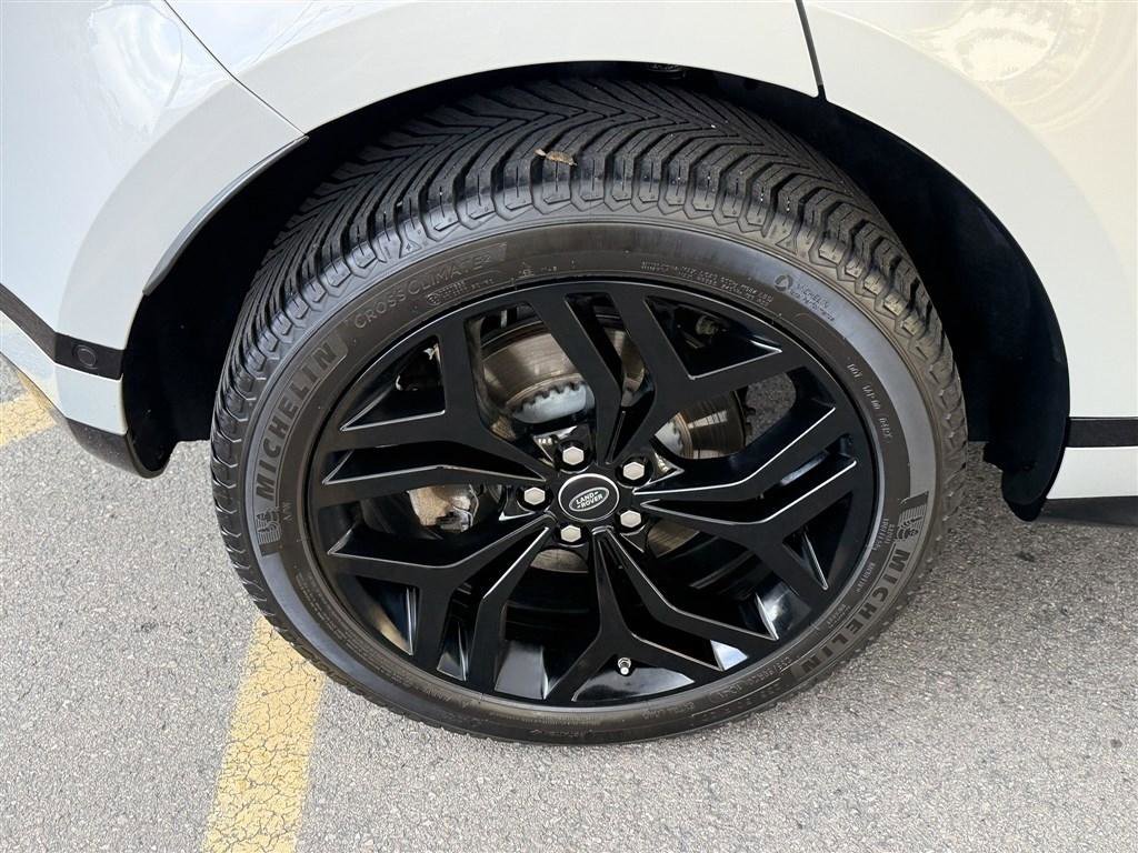 Used 2020 Land Rover Range Rover Evoque R-Dynamic SE image 9