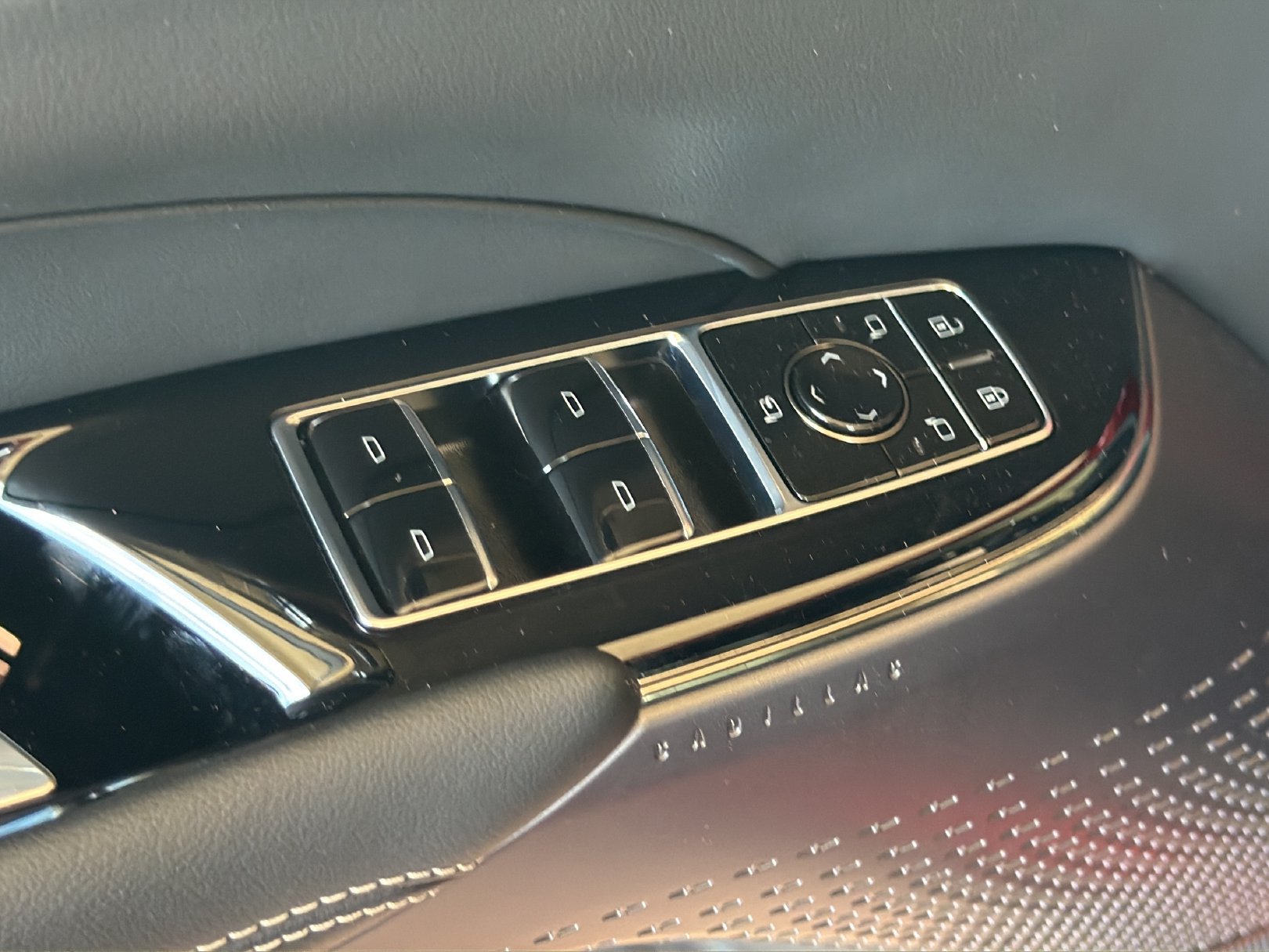 Certified 2025 Cadillac Lyriq Luxury RWD image 10