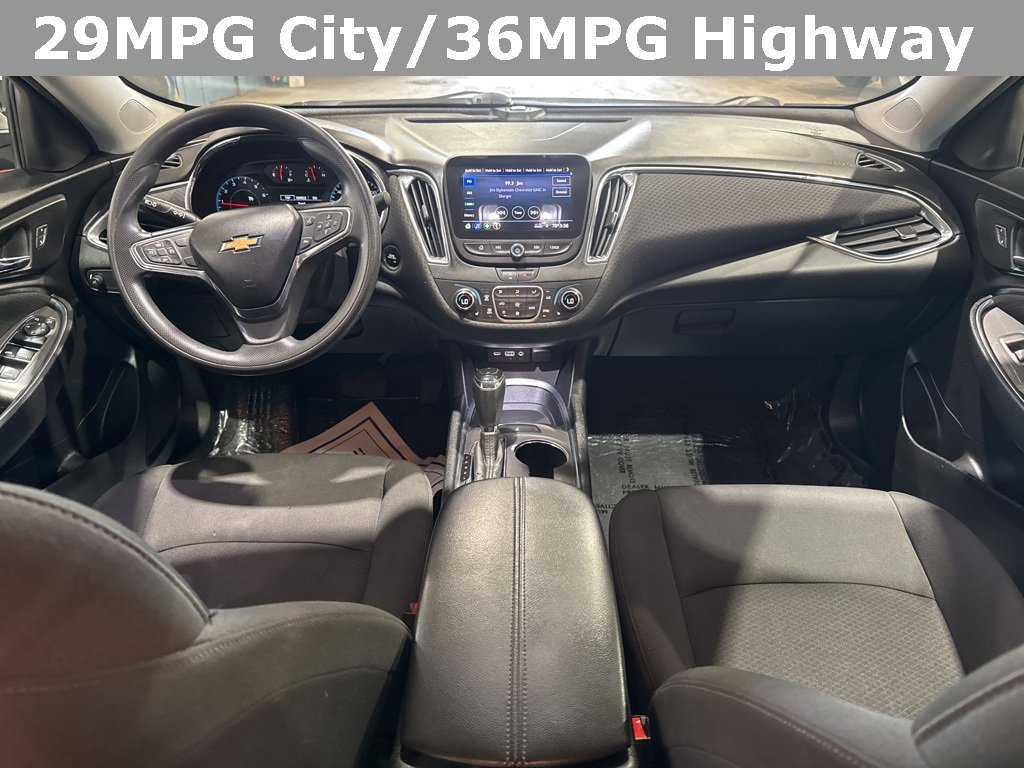 Used 2020 Chevrolet Malibu LT image 2
