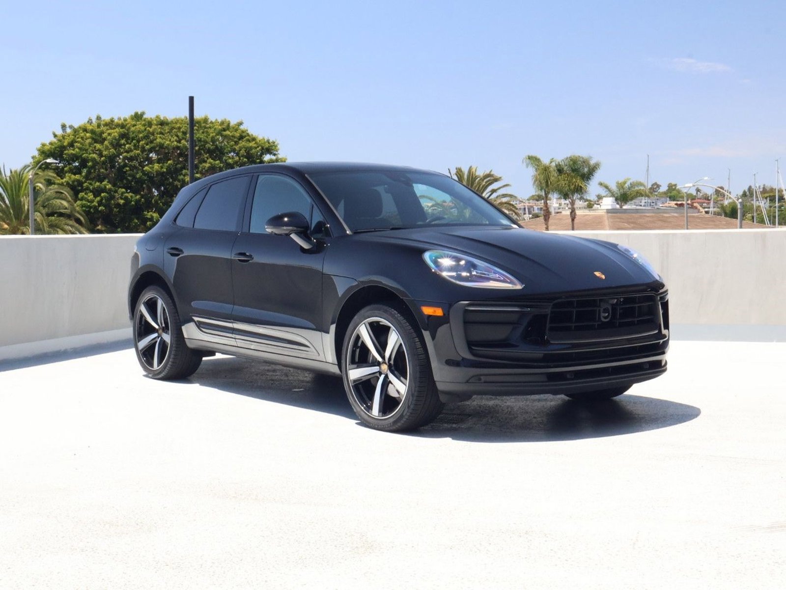 Certified 2025 Porsche Macan AWD/4WD image 7