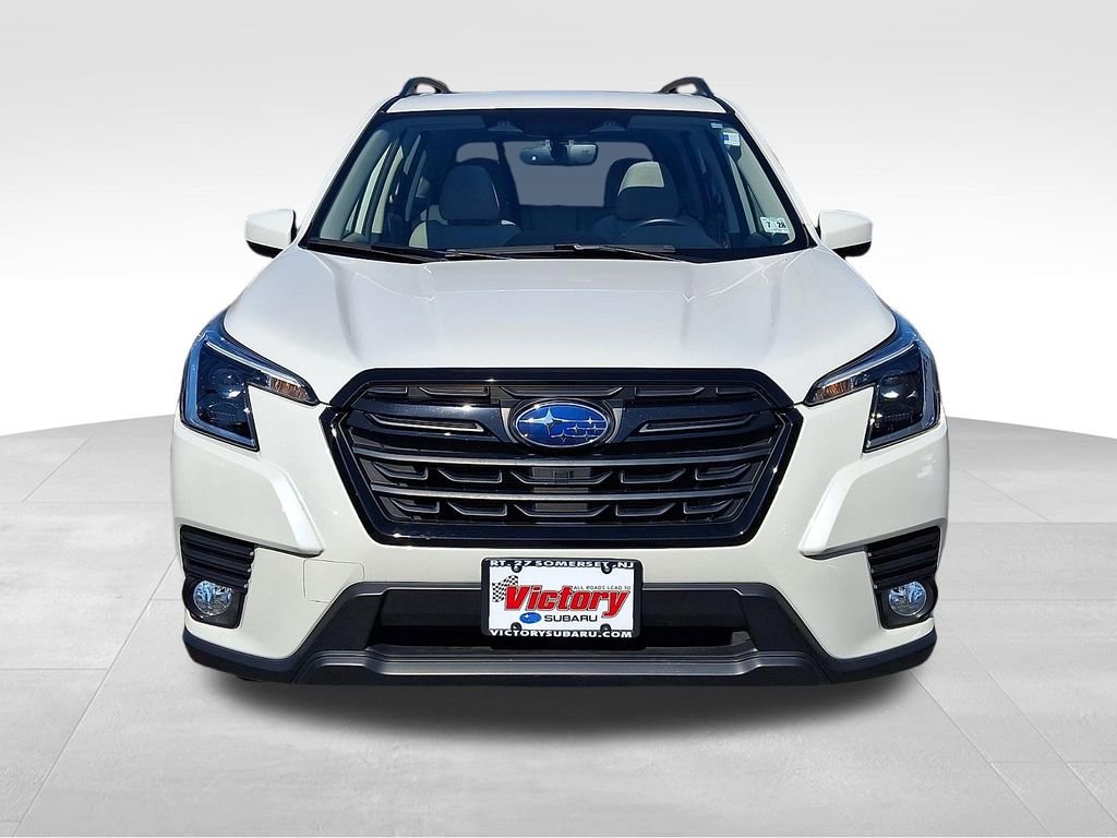 Used 2023 Subaru Forester Premium image 2