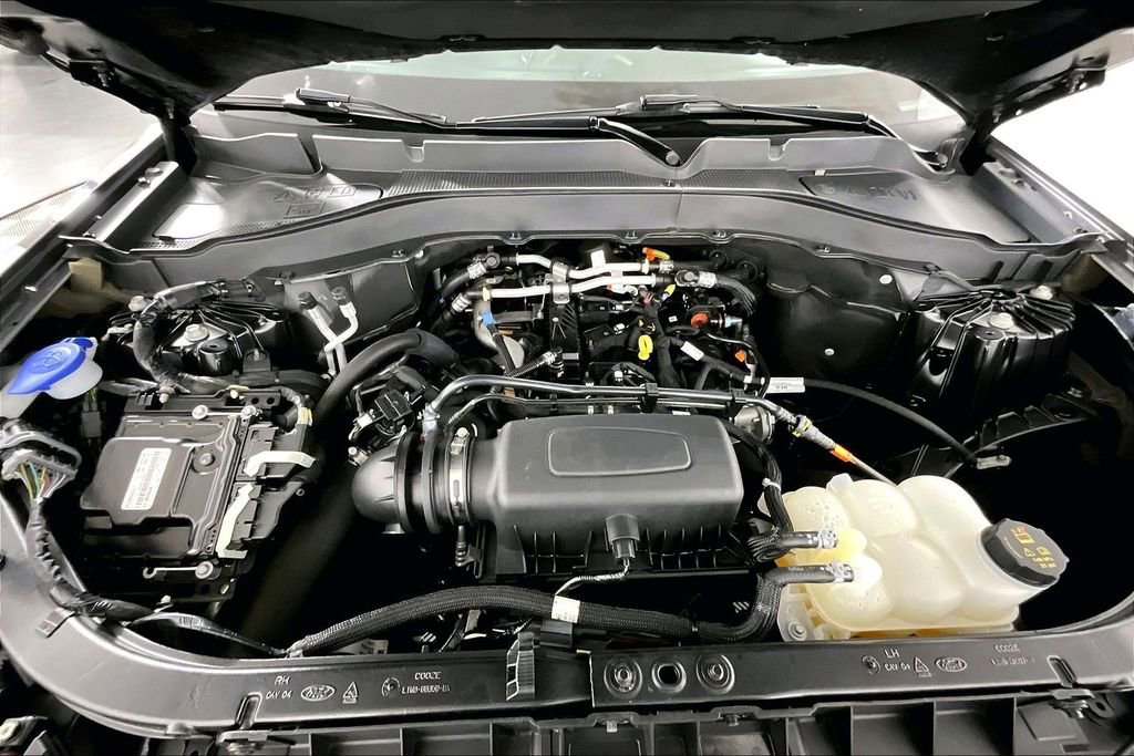 Used 2023 Ford Explorer XLT w/ Equipment Group 202A image 9