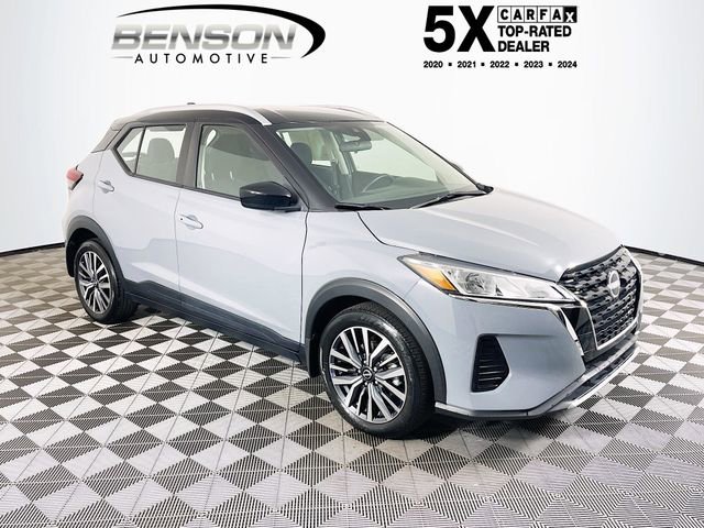 Used 2023 Nissan Kicks SV image 1