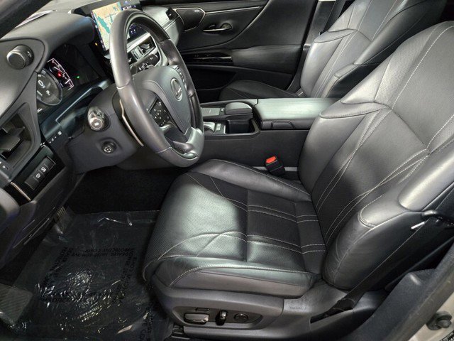 Certified 2022 Lexus ES 300h w/ Luxury Package image 13